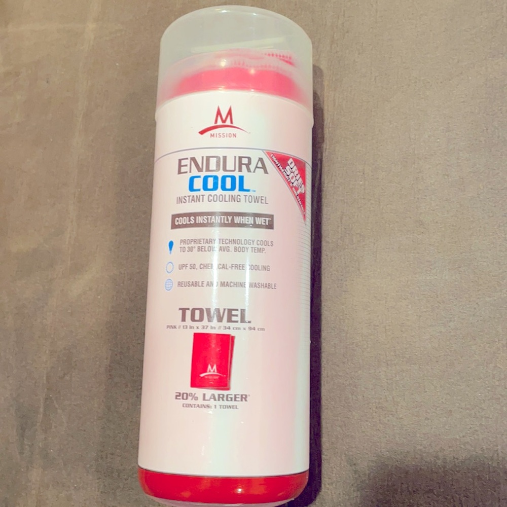 ☀️⚾️🏀⚽️🏈🥎⚾️🥏🏐Instant cooling towel NWOT